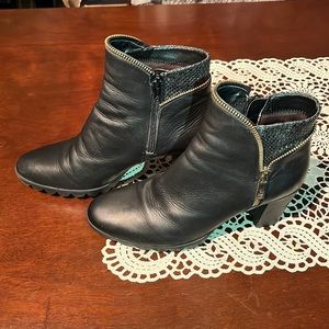 The Flexx Black Booties | Size 8.5